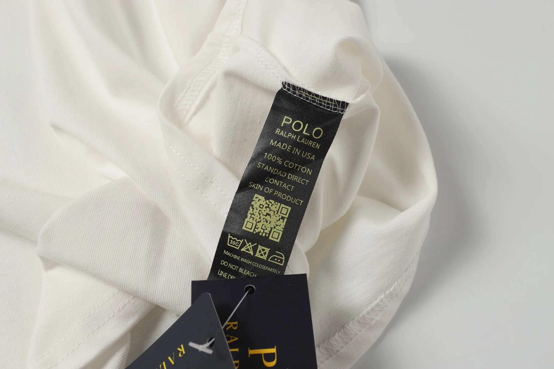 P114 Style number: A002 (no discount for running quantity) [Ralph Lauren round neck solid color pony embroidered logo pure cotton short sleeves] ✅270g double yarn fabric, custom woven and dyed threads ✅Original sticker Scan the QR code to enter the official website ✅Large version, loose and stylish, can wear up to 200 pounds Color: black white navy sky blue burgundy blue floral gray dark gray Size: S-XL